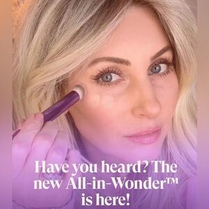 Fiera All-In-Wonder Concealer + Foundation 
Color: Light, Clair